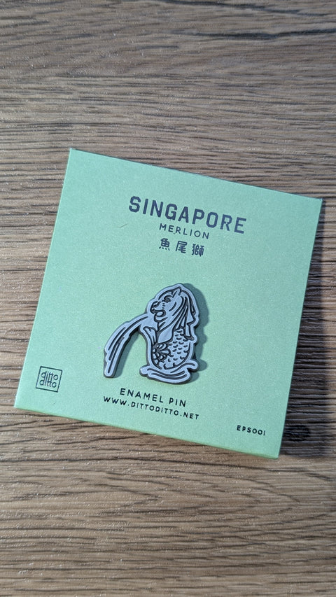 enamel pin - merlion (silver)